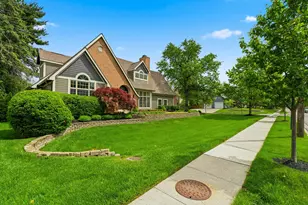 2350 Zollinger Rd, Upper Arlington, OH 43221 - Photo 2