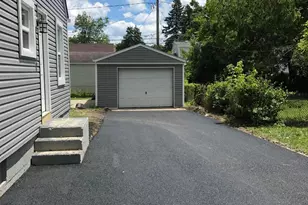 2498 Renwood Pl, Columbus, OH 43211 - Photo 10