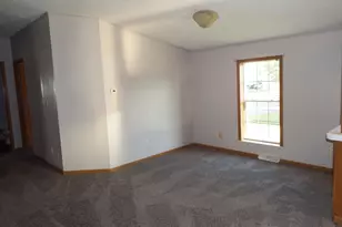 422 Lockbay Rd, Commercial Point, OH 43116 - Photo 6