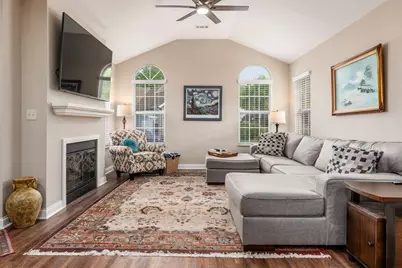 3815 Mill Stream Drive, Hilliard, OH 43026 - Photo 2