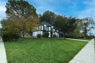 990 Venetian Way, Columbus, OH 43230 - Photo 2