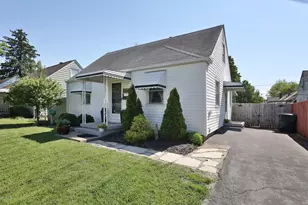 3264 Eisenhower Rd, Columbus, OH 43224 - Photo 2