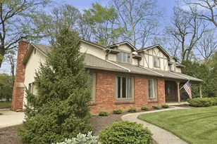 1250 Briarmeadow Dr, Columbus, OH 43235 - Photo 2