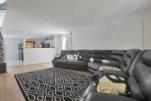 4640 Grandover Dr, Columbus, OH 43207 - Photo 8