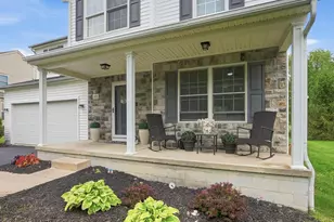 321 Amber Light Cir, Delaware, OH 43015 - Photo 2