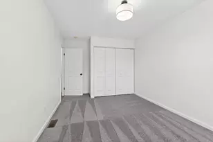 367 Effington Ln, Columbus, OH 43207 - Photo 14