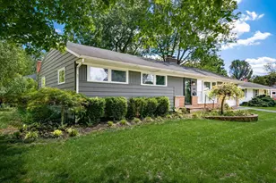 297 E Clearview Ave, Worthington, OH 43085 - Photo 2