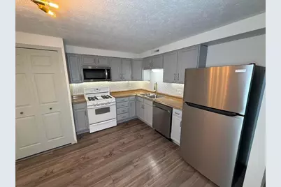 1561 Jennifer Court #D, Columbus, OH 43232 - Photo 6