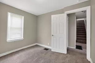 2468 McGuffey Rd, Columbus, OH 43211 - Photo 12