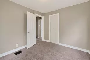 2468 McGuffey Rd, Columbus, OH 43211 - Photo 18