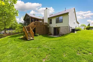 7686 Pinehill Rd, Lewis Center, OH 43035 - Photo 6