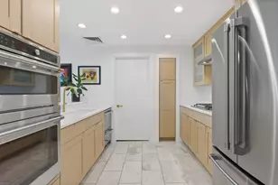 1 Miranova Pl, Columbus, OH 43215 - Photo 6