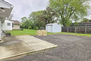 2426 E Mansfield St, Bucyrus, OH 44820 - Photo 4