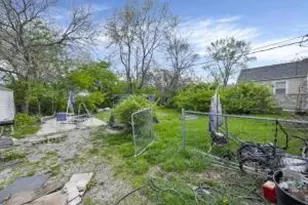 1864 E Hudson St, Columbus, OH 43211 - Photo 6