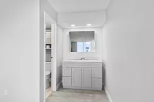 1000 Urlin Ave, Columbus, OH 43212 - Photo 14