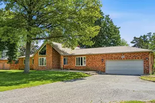 6581 Sherry Ln, Hilliard, OH 43026 - Photo 2