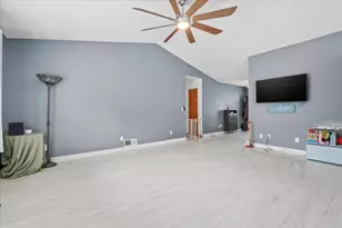 749 Country Club Dr, Howard, OH 43028 - Photo 8