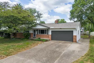 390 Dunbarton Rd, Columbus, OH 43230 - Photo 2