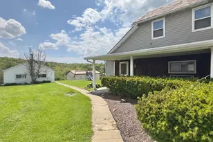 202 Ball St, New Straitsville, OH 43766 - Photo 2