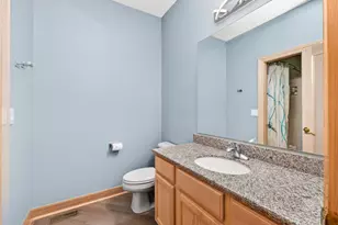 9750 Erin Woods Dr, Dublin, OH 43017 - Photo 40