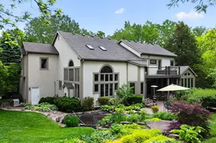 9750 Erin Woods Dr, Dublin, OH 43017 - Photo 2