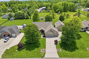 77 Millstone Cir, Pataskala, OH 43062 - Photo 2