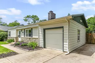 2734 Wellesley Rd, Columbus, OH 43209 - Photo 2