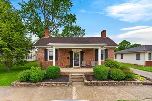 327 E Mound St, Circleville, OH 43113 - Photo 2