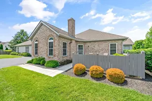 285 Villa Oaks Ln, Columbus, OH 43230 - Photo 2