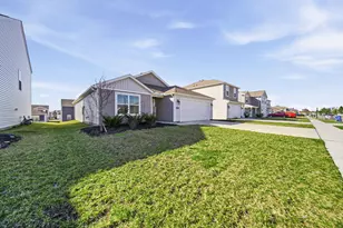 3057 Lamptonridge Dr, Columbus, OH 43232 - Photo 2
