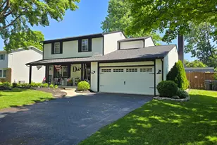1738 Hickory Hill Dr, Columbus, OH 43228 - Photo 2