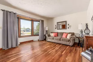 1289 Yellowwood Dr, Columbus, OH 43229 - Photo 2