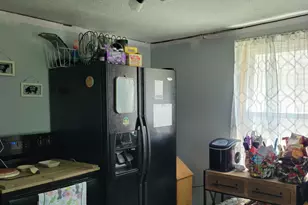 685 N Walnut St, Logan, OH 43138 - Photo 12