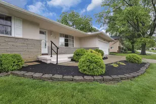 6174 Chinaberry Dr, Columbus, OH 43213 - Photo 2