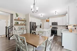 2942 Green Line Wy, Columbus, OH 43231 - Photo 16