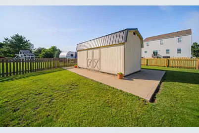 1063 Margate Circle E, London, OH 43140 - Photo 8