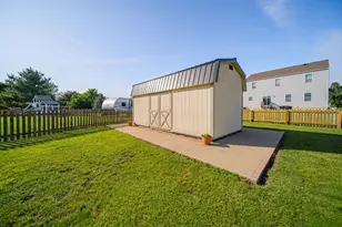 1063 Margate Cir E, London, OH 43140 - Photo 8