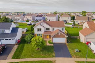 1063 Margate Cir E, London, OH 43140 - Photo 2
