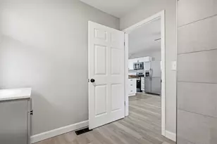 298 N Burgess Ave, Columbus, OH 43204 - Photo 12