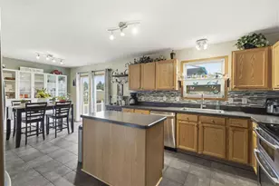 206 Dowler Dr, Ashville, OH 43103 - Photo 4