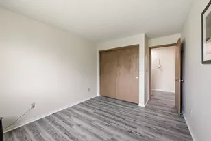 5885 Beechcroft Rd, Columbus, OH 43229 - Photo 8