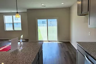 329 Honeysuckle St, South Bloomfield, OH 43103 - Photo 4