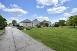 3588 Thornhill Ln, Grove City, OH 43123 - Photo 4
