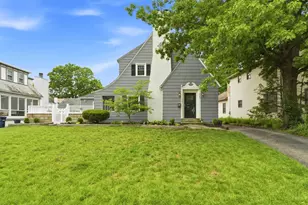 2565 Bexley Park Rd, Bexley, OH 43209 - Photo 2
