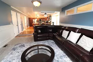 1787 Westbrook Village Dr, Columbus, OH 43228 - Photo 8