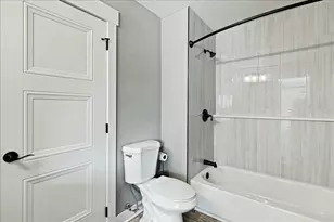 176 E Weber Rd, Columbus, OH 43202 - Photo 24