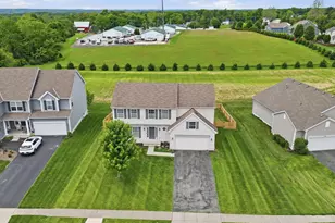 163 Terrier Ct, Pataskala, OH 43062 - Photo 2