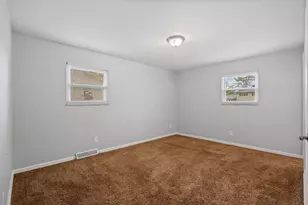 909 Hillery Rd, Columbus, OH 43229 - Photo 16