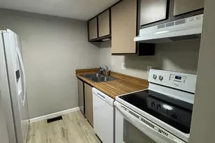 2814 Stonehenge Dr, Columbus, OH 43224 - Photo 2