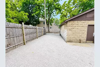2219 W Broad Street, Columbus, OH 43223 - Photo 12